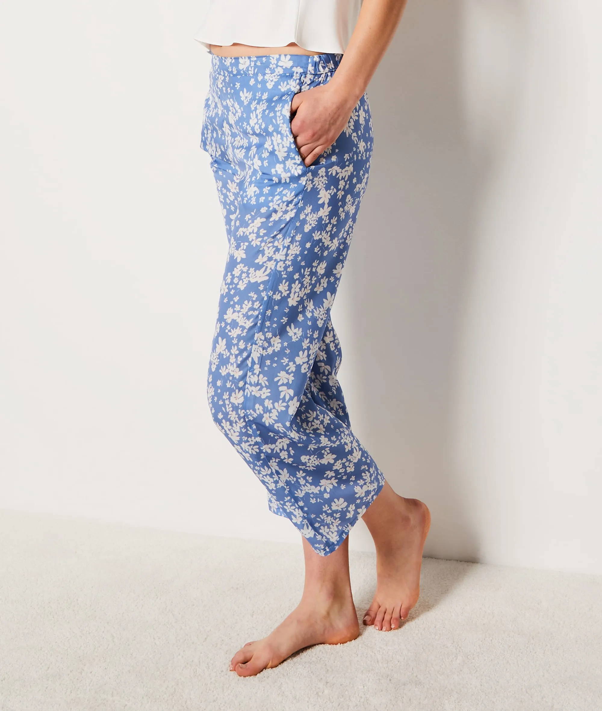 PANTALóN ESTAMPADO FLORAL LAVENDER IMP FD MAUVE.  ETAM