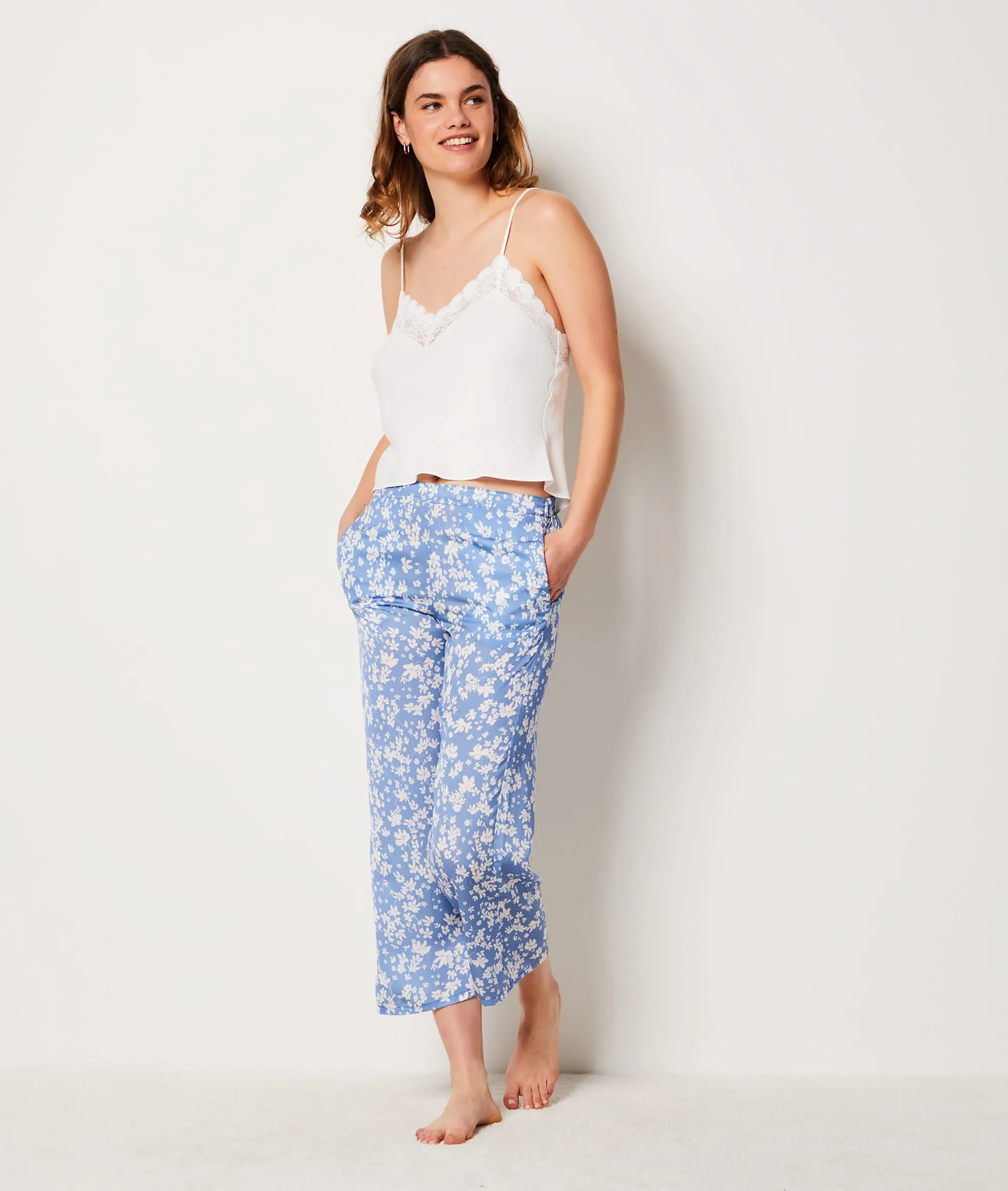 PANTALóN ESTAMPADO FLORAL LAVENDER IMP FD MAUVE.  ETAM