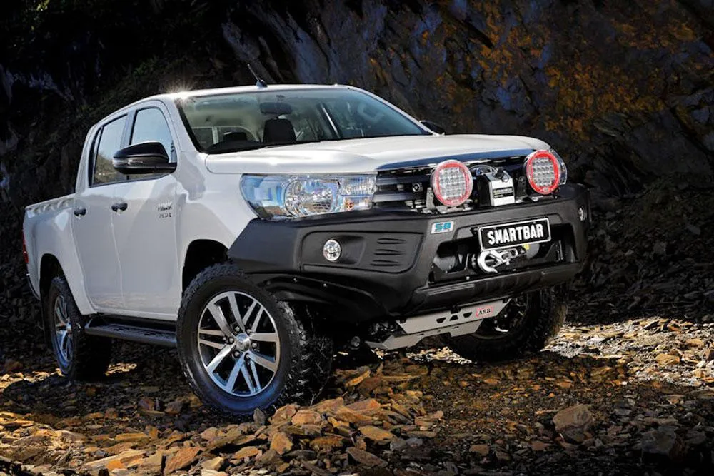 Paragolpes Delantero STEALTH Bar (Goma) para Toyota Hilux Revo 2016+
