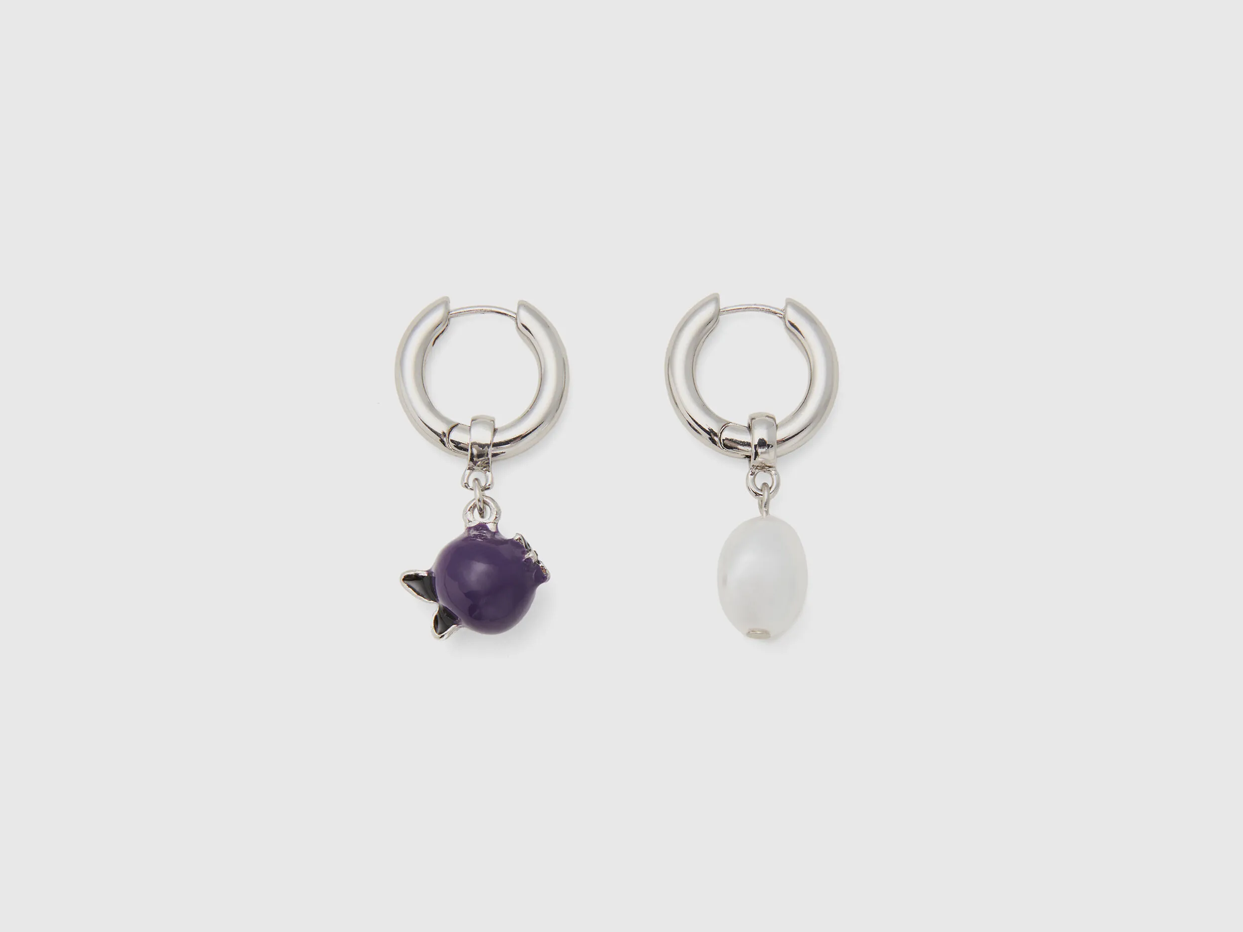 Pendientes con colgante de arándano morado y perla blanca