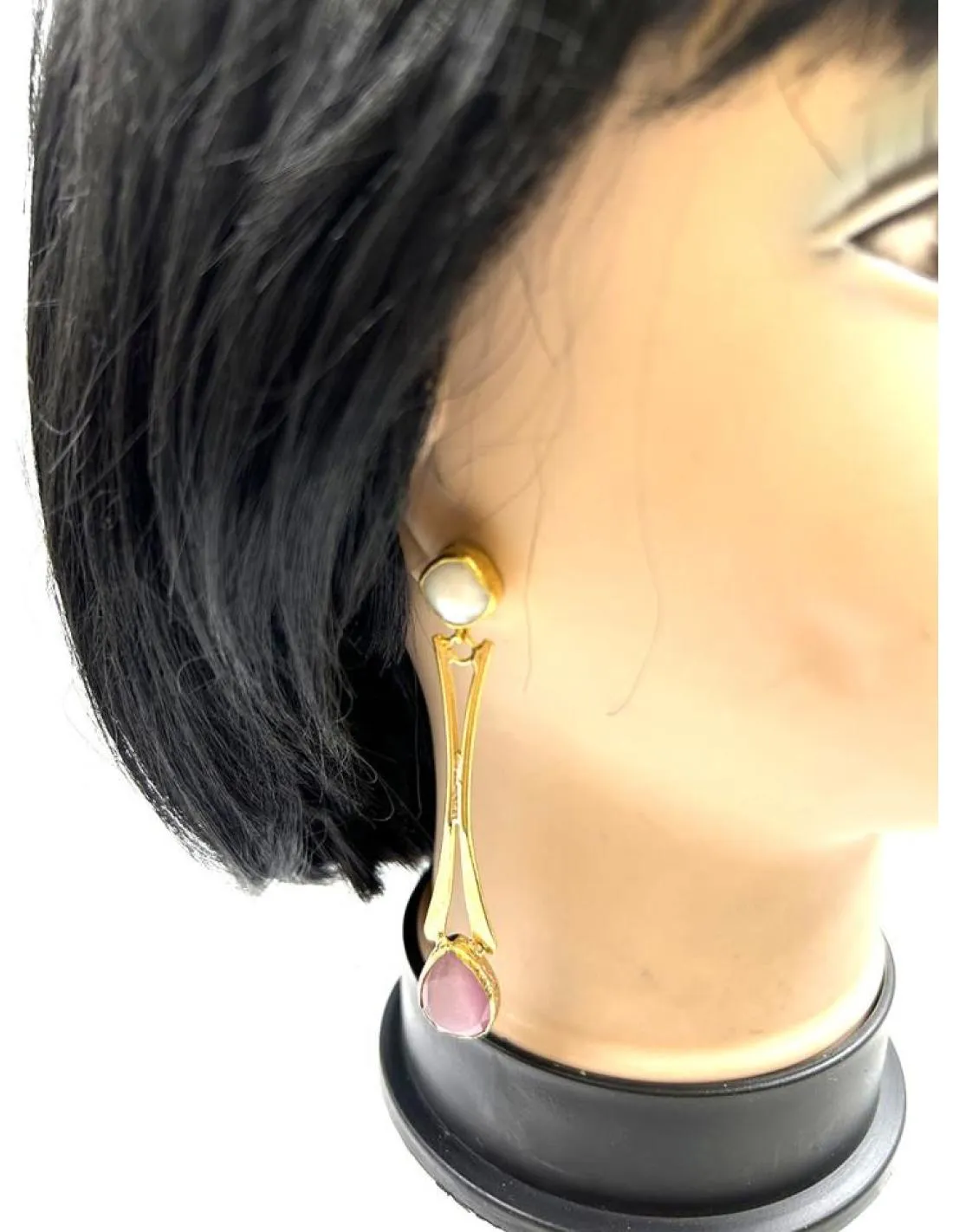 PENDIENTES LARGOS DORADOS DE PIEDRA ROSA Y BLANCA MUY FAVORECEDORES
