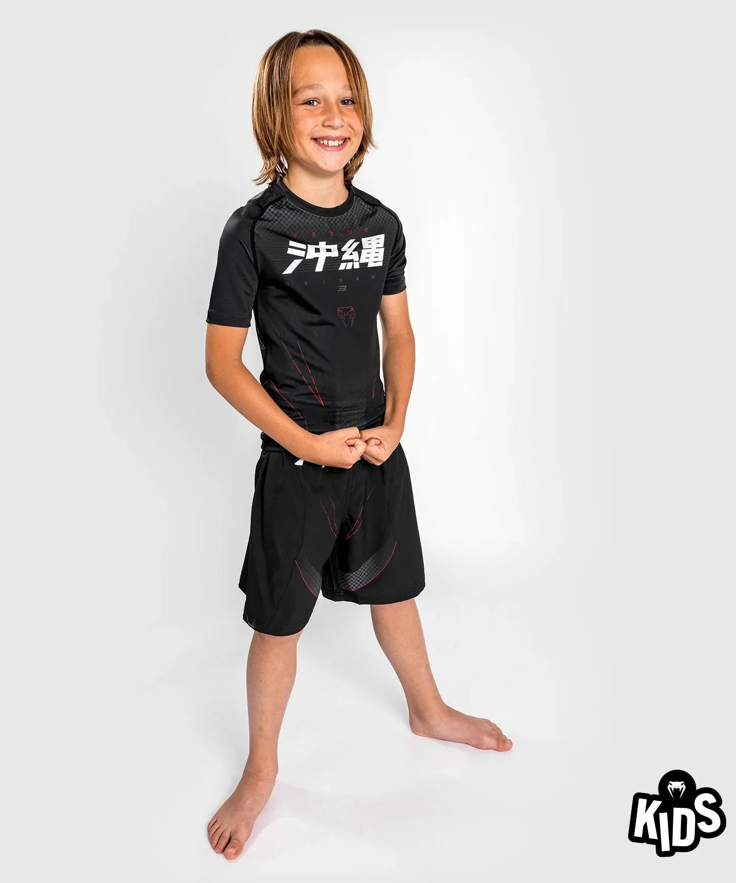 RASHGUARD VENUM OKINAWA 3.0 (SIN MANGAS)  PARA NIñO  NEGRO/ROJO