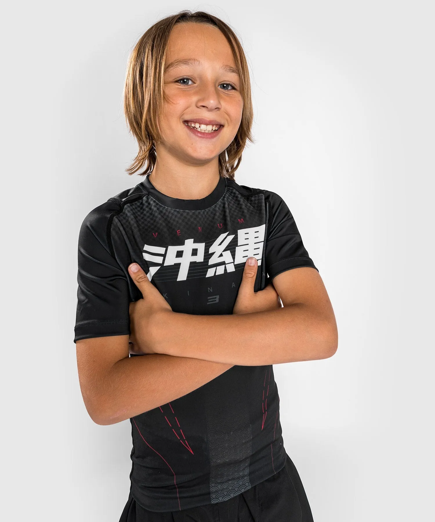 RASHGUARD VENUM OKINAWA 3.0 (SIN MANGAS)  PARA NIñO  NEGRO/ROJO