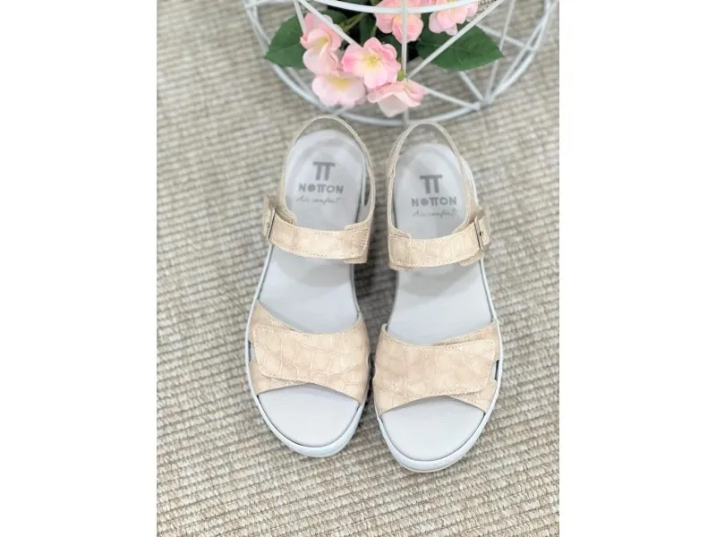 SANDALIA DE CUÑA CON AJUSTE DE VELCRO 0465 NOTTON EN COLOR TAUPE
