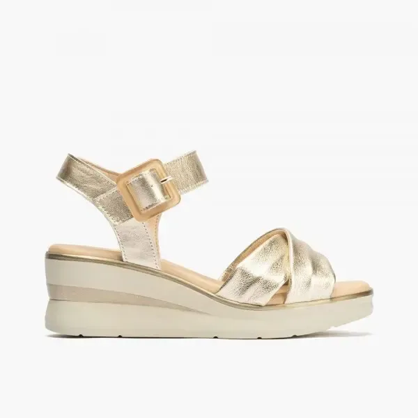 Sandalia de piel con cuña Pitillos 5610