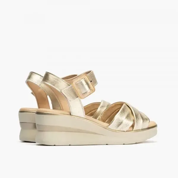 Sandalia de piel con cuña Pitillos 5610
