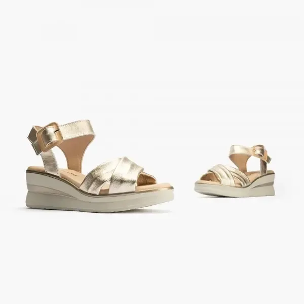 Sandalia de piel con cuña Pitillos 5610