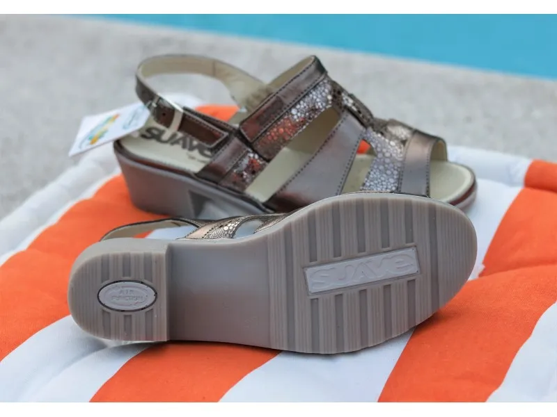 SANDALIA DE TACÓN CON VELCRO 3302 SUAVE EN COLOR DORADO