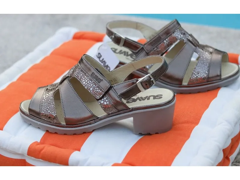 SANDALIA DE TACÓN CON VELCRO 3302 SUAVE EN COLOR DORADO