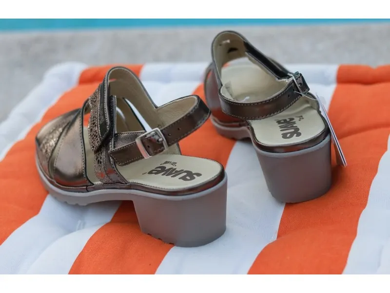 SANDALIA DE TACÓN CON VELCRO 3302 SUAVE EN COLOR DORADO