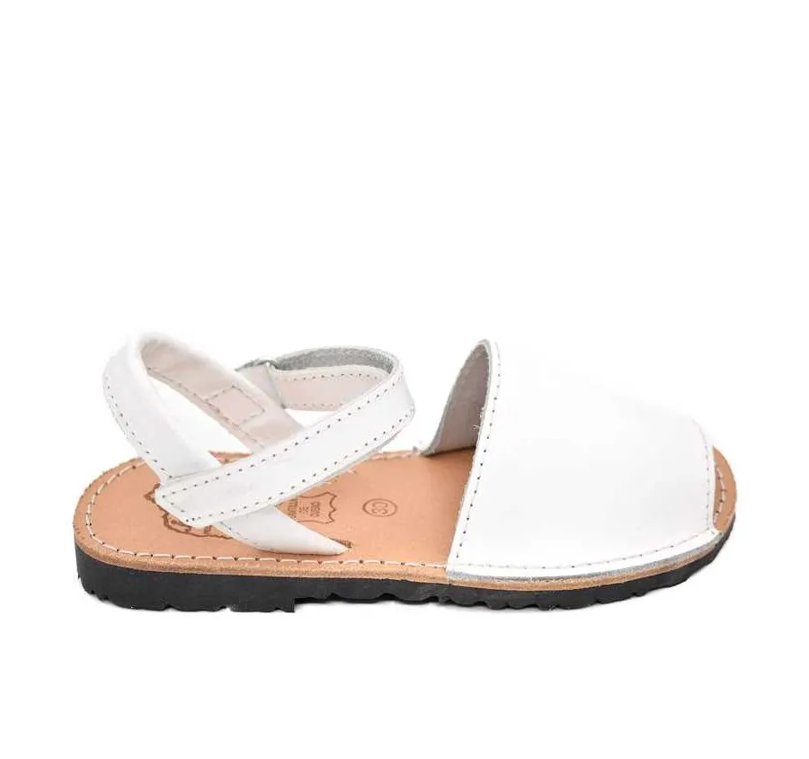 SANDALIA VELCRO MENORQUINA PIEL ZAPATO DE NIÑA EN BLANCO HECHO A MANO