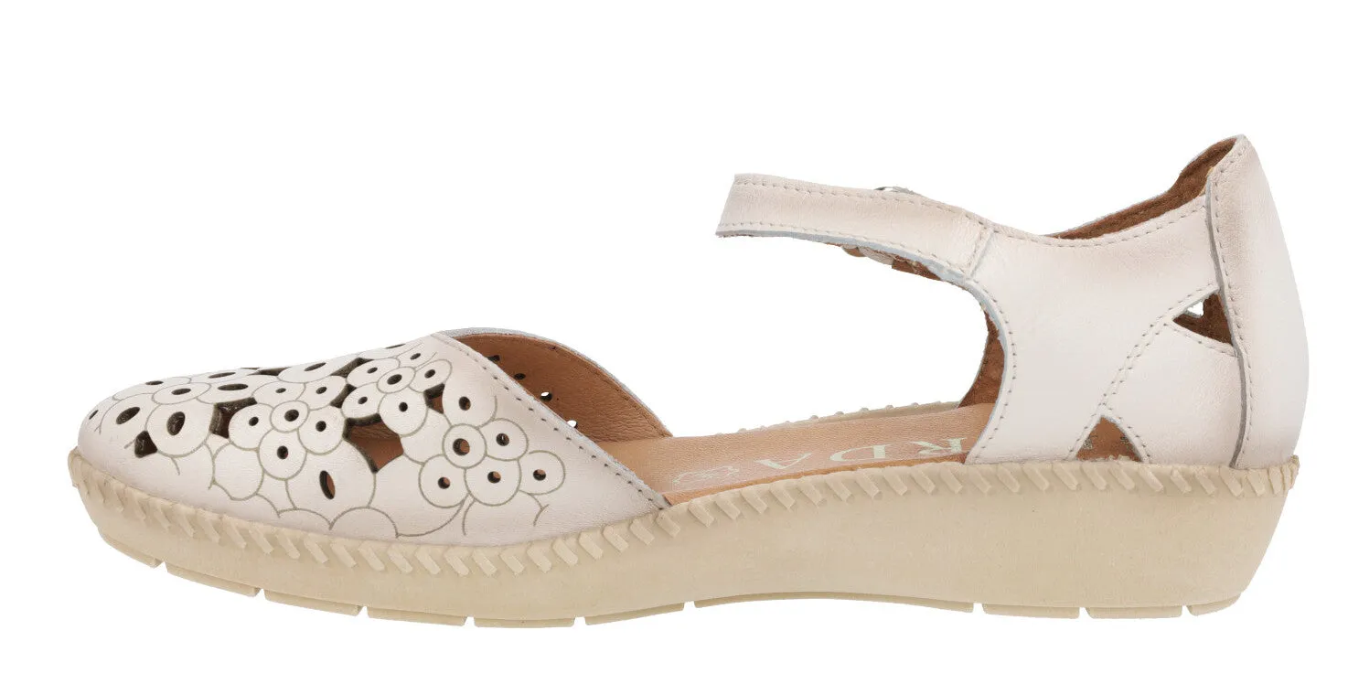 Sandalias troqueladas con cierre de velcro para mujer