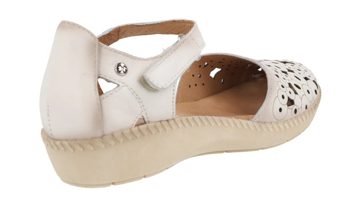 Sandalias troqueladas con cierre de velcro para mujer