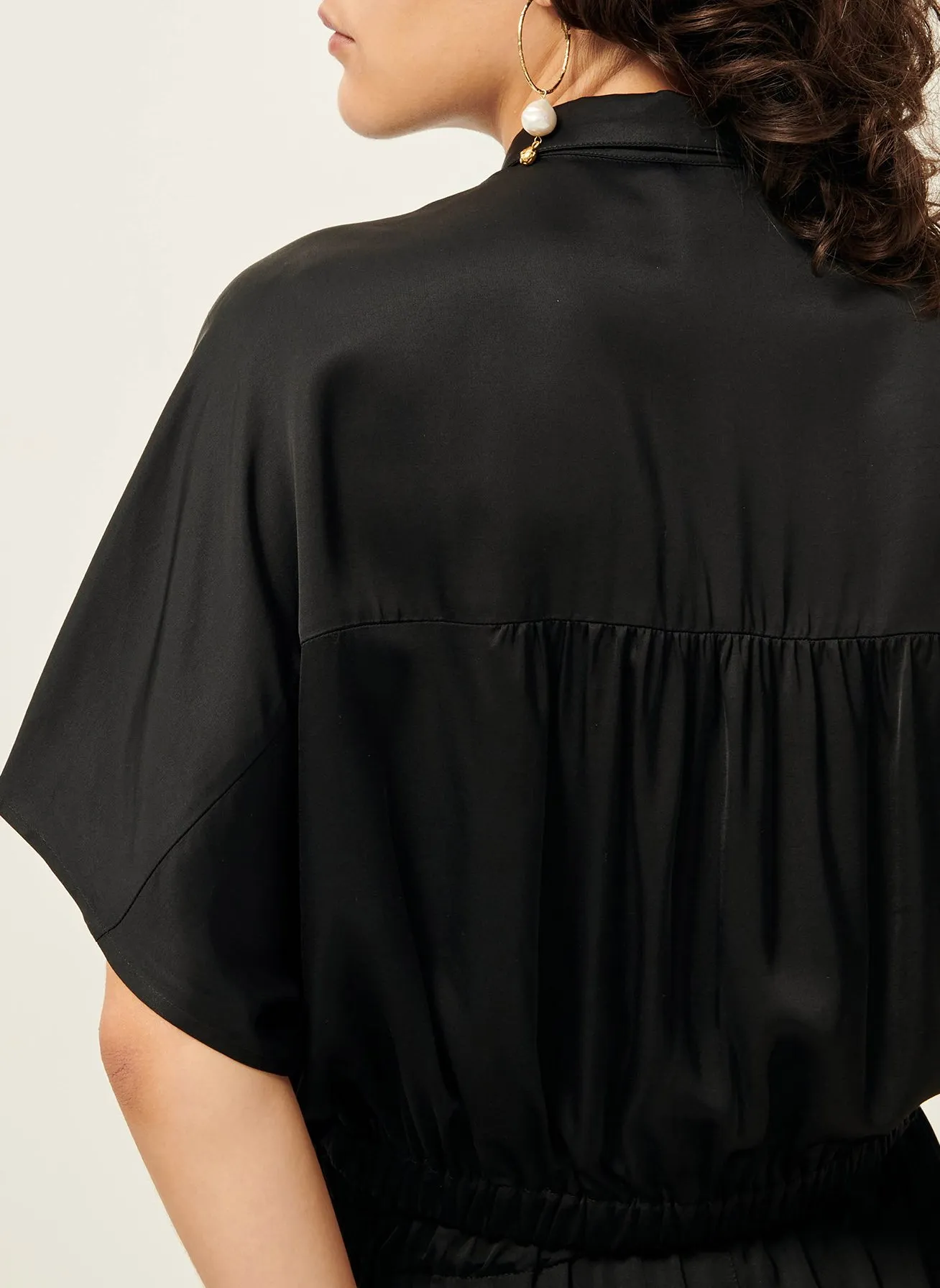 SESSUN ALFASSA NIGHT  CAMISA RECTA CON CUELLO CLáSICO EN NEGRO