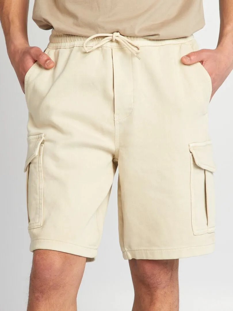 SHORT CON BOLSILLOS EN LOS LATERALES  GRIS