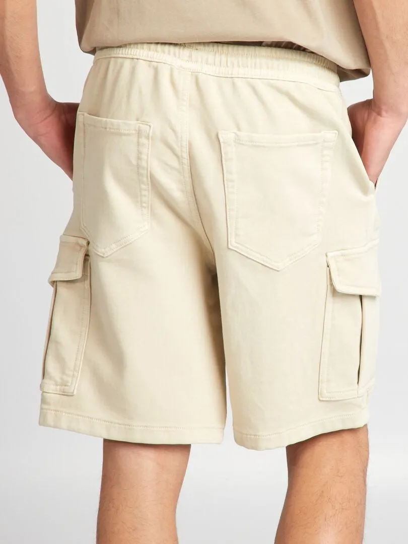 SHORT CON BOLSILLOS EN LOS LATERALES  GRIS