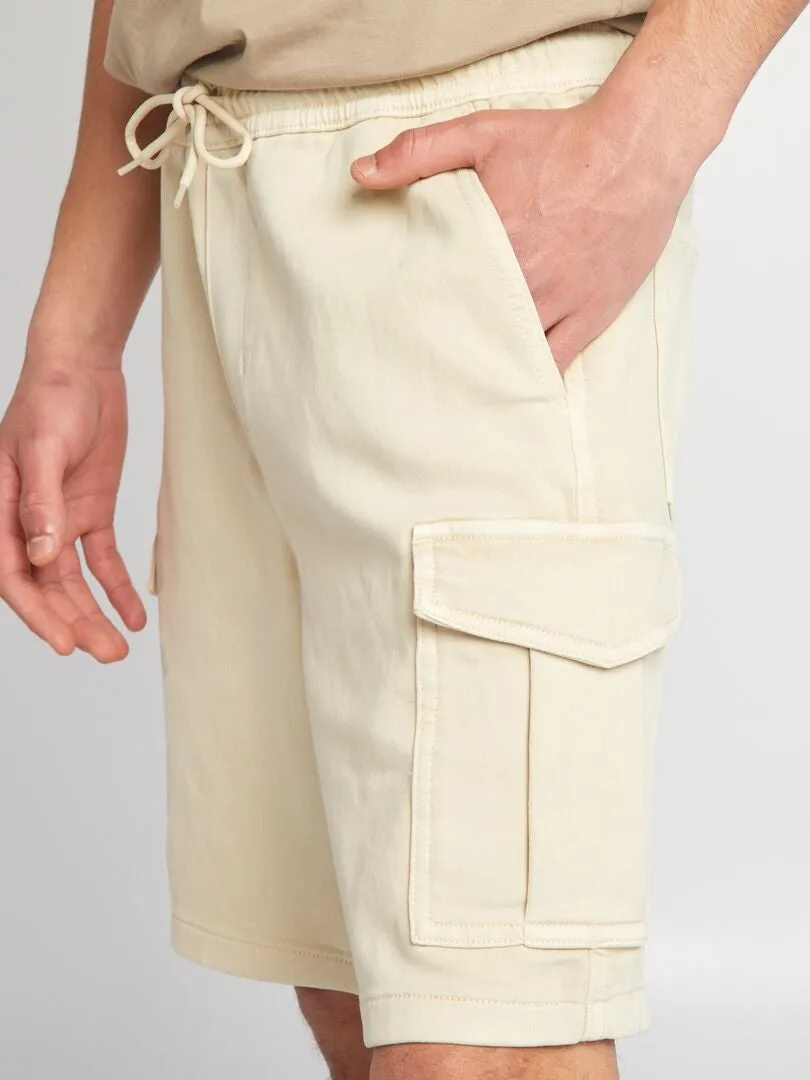 SHORT CON BOLSILLOS EN LOS LATERALES  GRIS