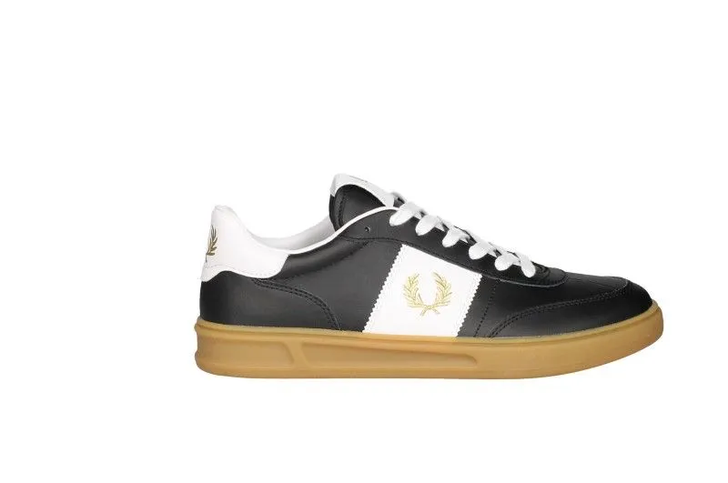 Sneaker Piel Negro Laterales y Talon Blanco Anagrama Dorado