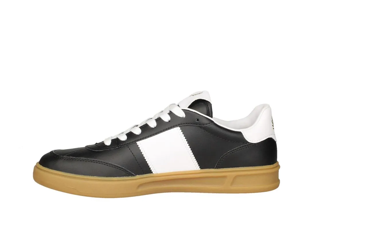Sneaker Piel Negro Laterales y Talon Blanco Anagrama Dorado