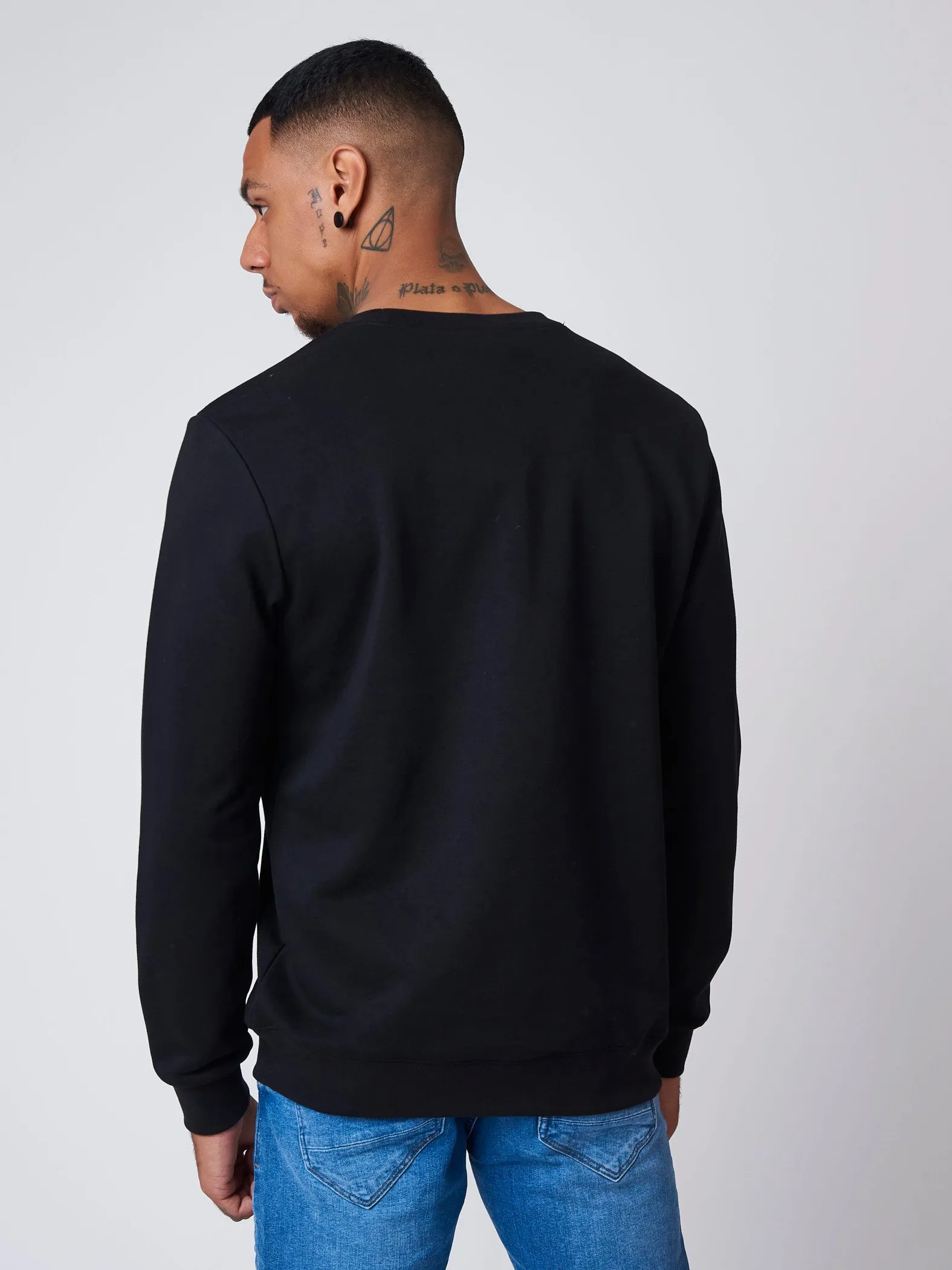 Sudadera básica con logotipo bordado