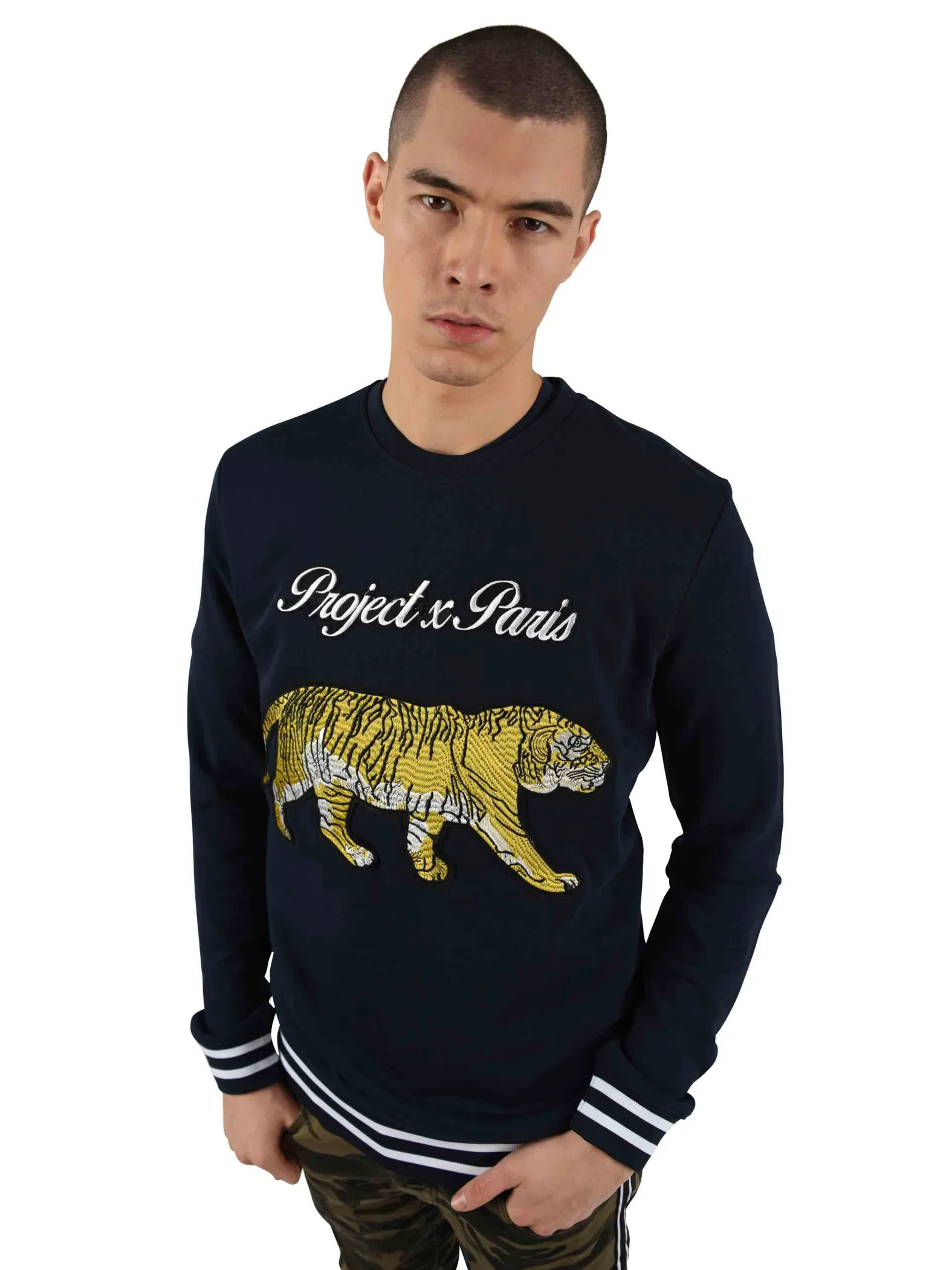 Sudadera con bordado de tigre y ribetes en contraste