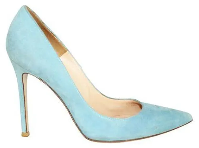 Tacones con punta en punta de ante azul claro de Gianvito Rossi 
