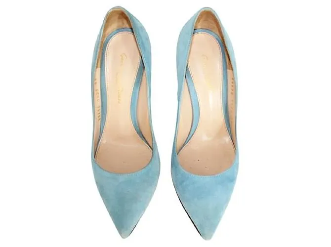 Tacones con punta en punta de ante azul claro de Gianvito Rossi 