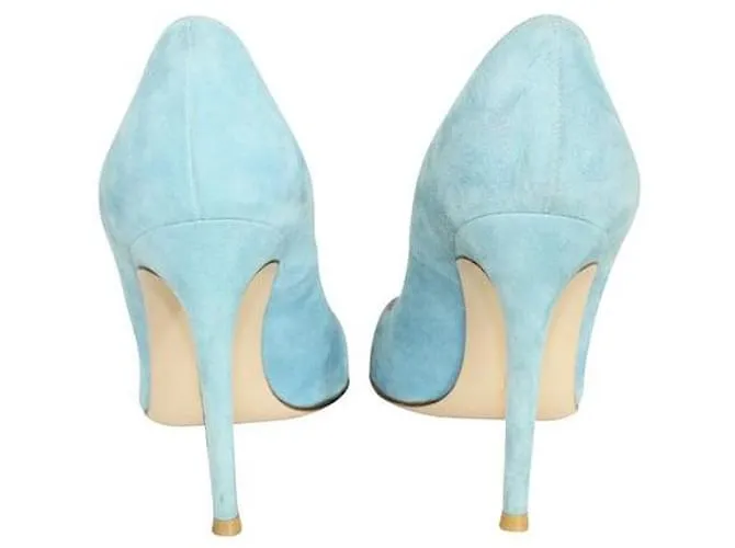 Tacones con punta en punta de ante azul claro de Gianvito Rossi 