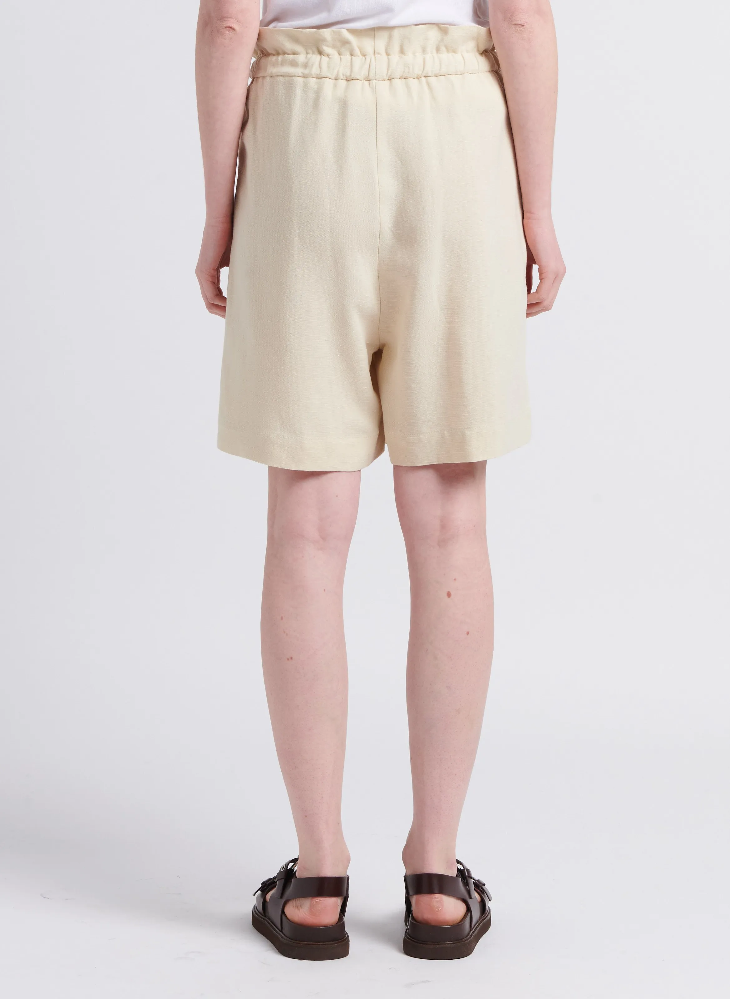 THE NEW SOCIETY HARBOR  SHORT RECTO DE TALLE ALTO CON VOLANTES EN BLANCO