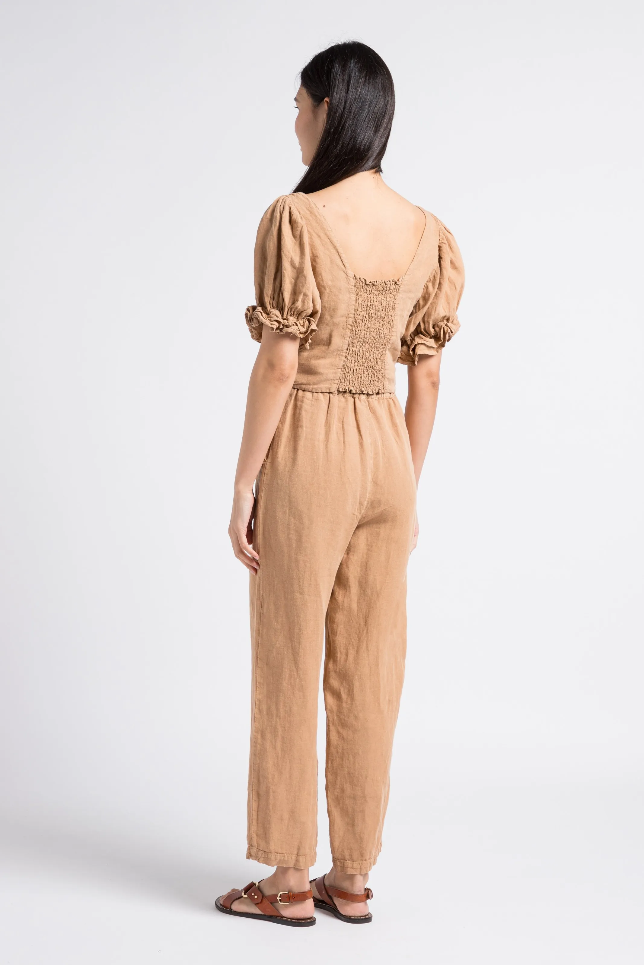 THE NEW SOCIETY LONG BEACH  CROP TOP DE LINO CON CUELLO CUADRADO EN MARRON