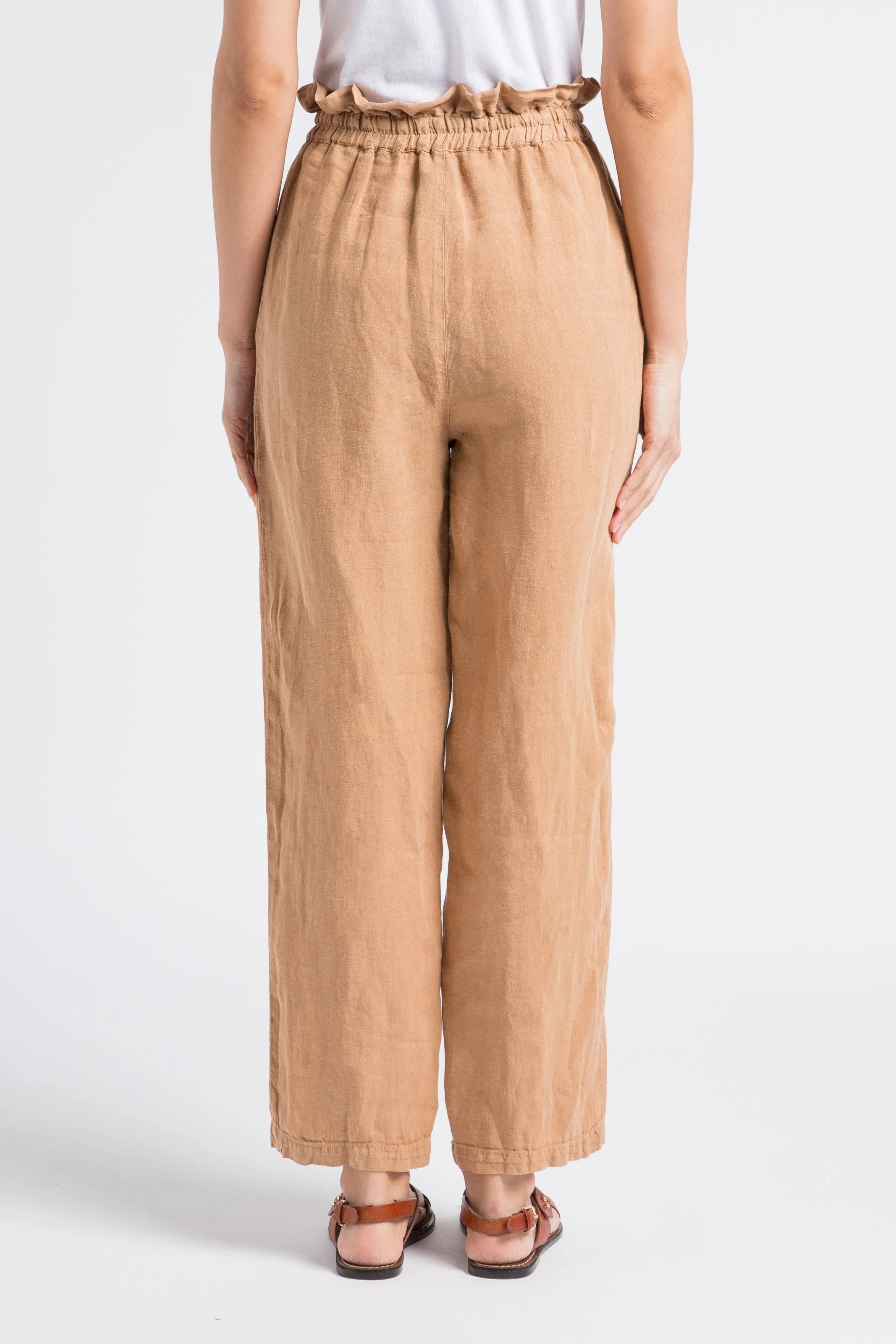 THE NEW SOCIETY LONG BEACH  PANTALóN TAPERED DE LINO EN MARRON
