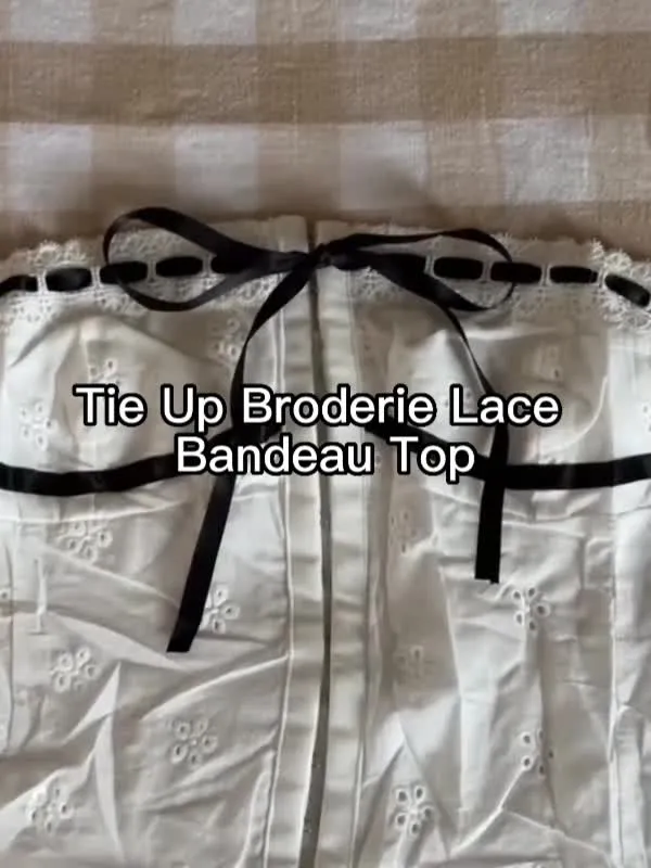 Top bandeau de encaje bordado con lazo