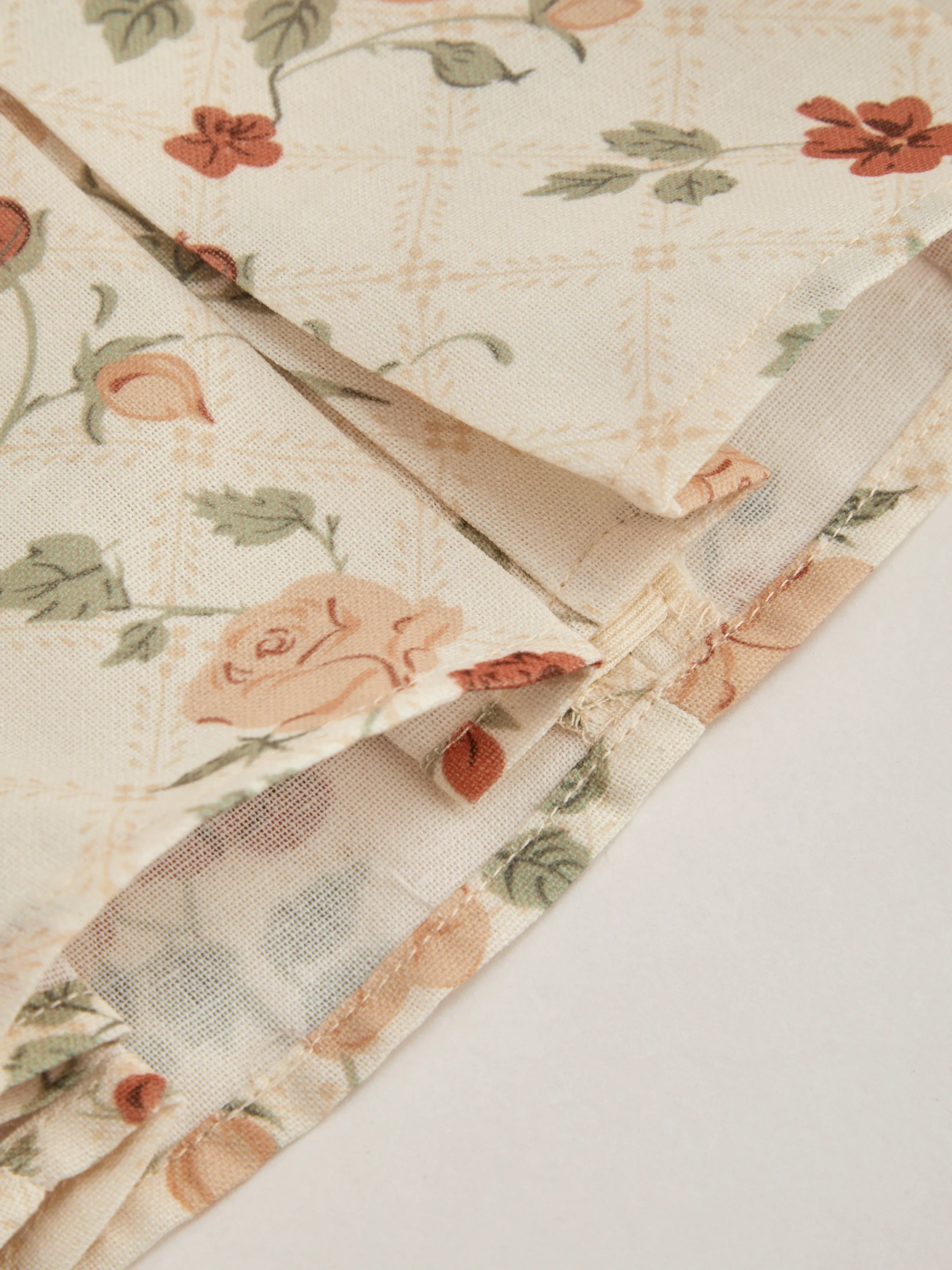 Top corto de tirantes con cuello cuadrado y estampado floral