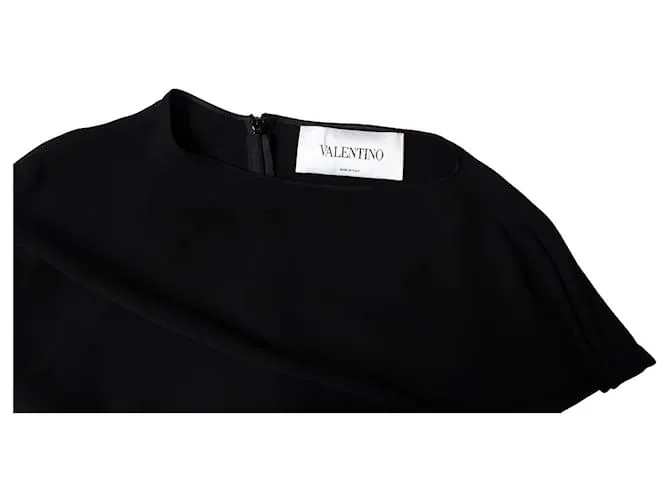 Valentino, vestido negro de corte A con cinturón 