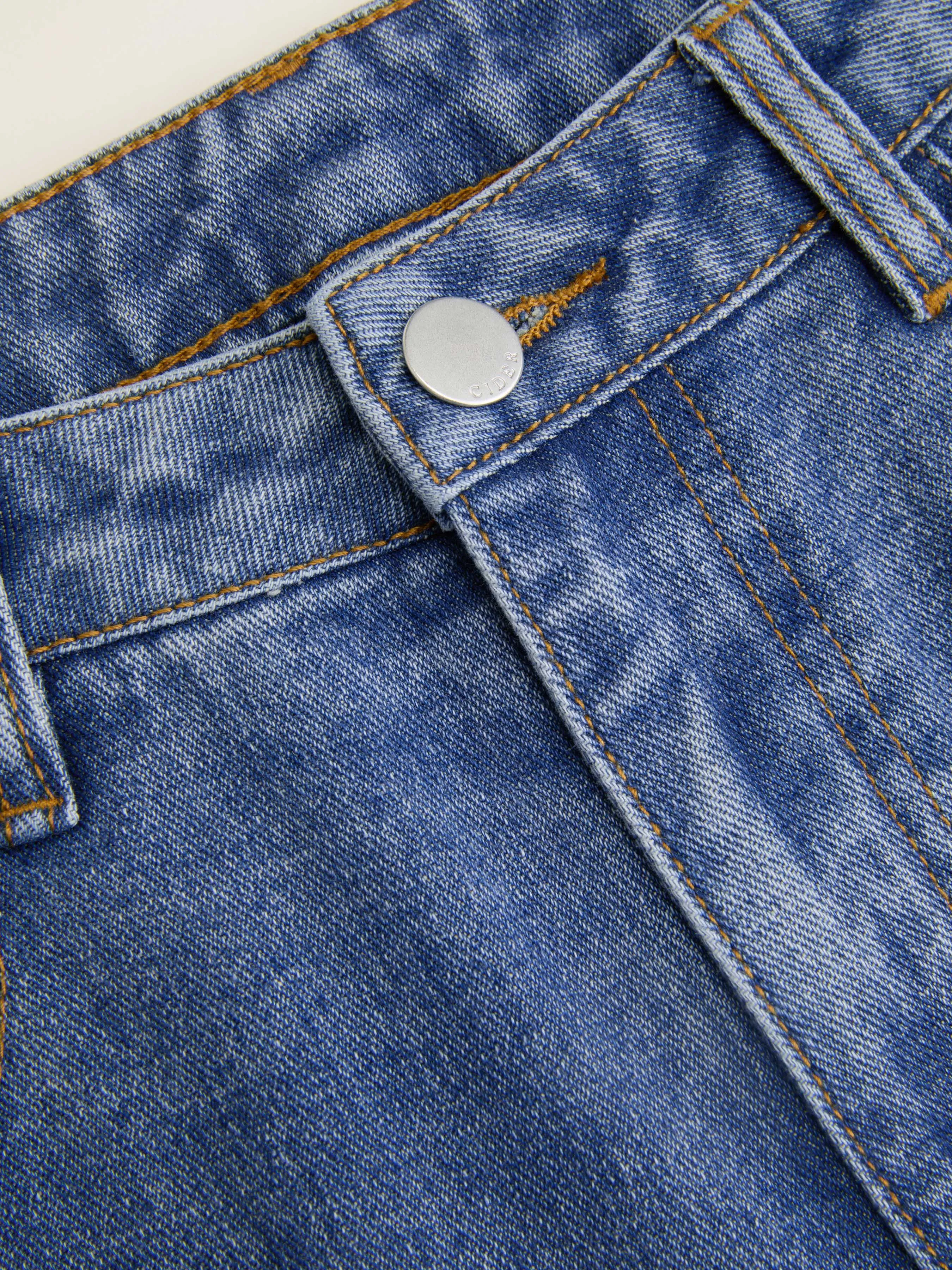 Vaqueros denim de tiro bajo con lazo y pata ancha