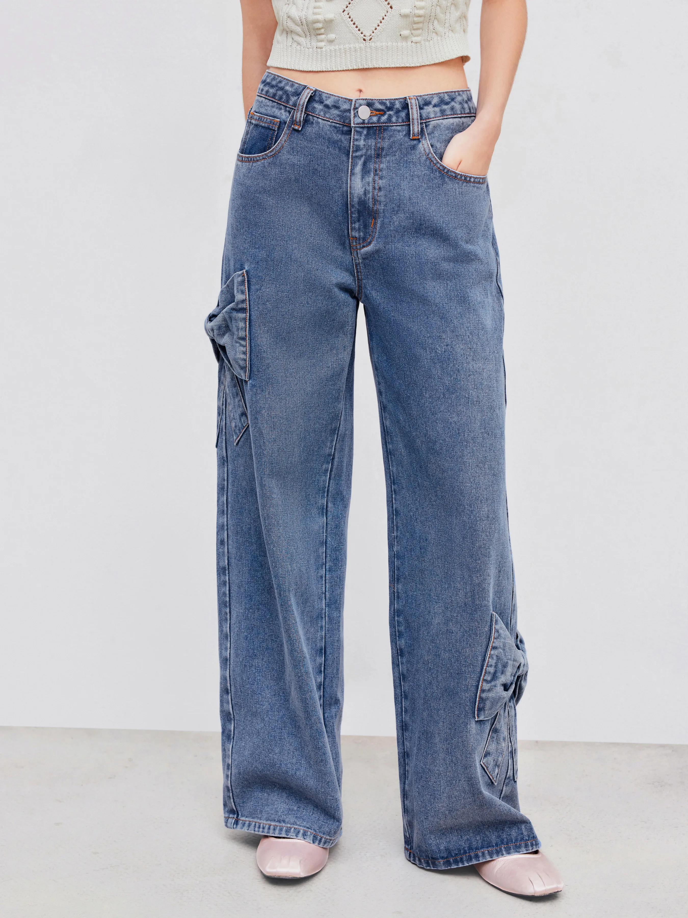 Vaqueros denim de tiro bajo con lazo y pata ancha