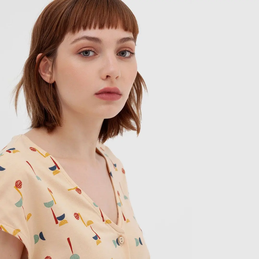 Vestido con cinturón de algodón orgánico estampado abstacto