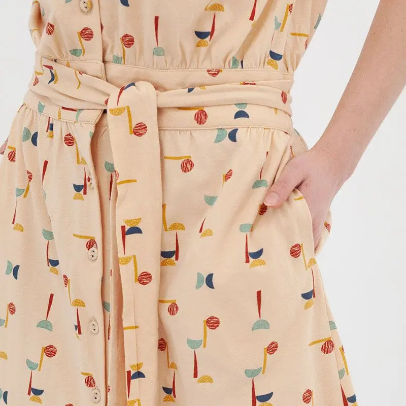 Vestido con cinturón de algodón orgánico estampado abstacto