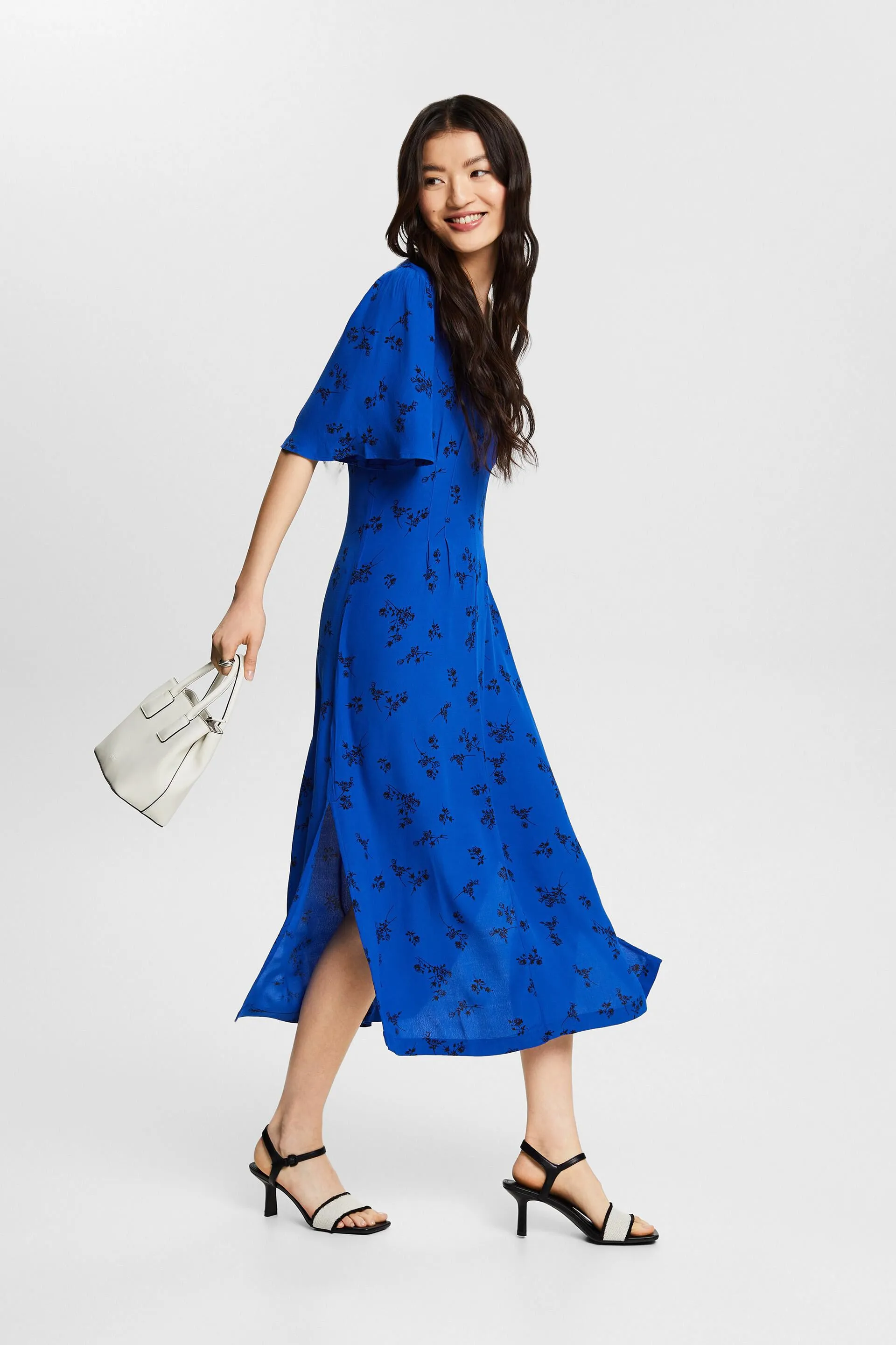 Vestido midi estampado con cuello en pico