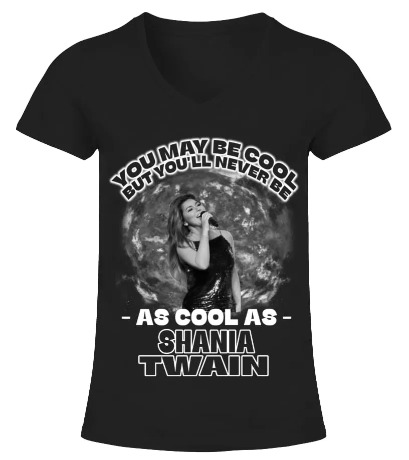 YOU MAY BE COOL BUT YOU'LL NEVER BE AS COOL AS SHANIA TWAIN Camiseta cuello pico Mujer