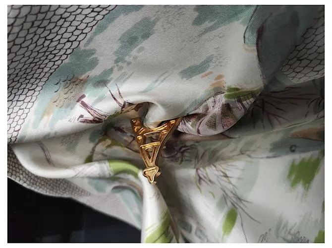 Yves Saint Laurent Alfileres y broches Dorado 