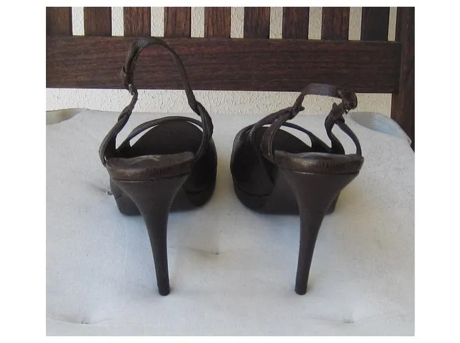 Yves Saint Laurent Sandalias Marrón oscuro 