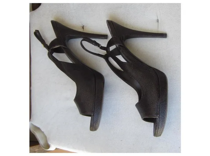 Yves Saint Laurent Sandalias Marrón oscuro 