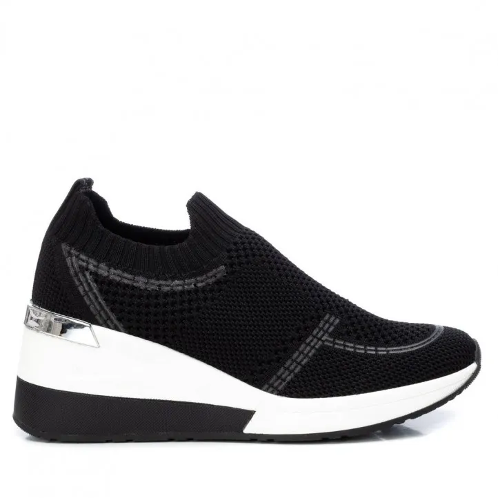 Zapatillas cuña Xti 036836 caladas en negro