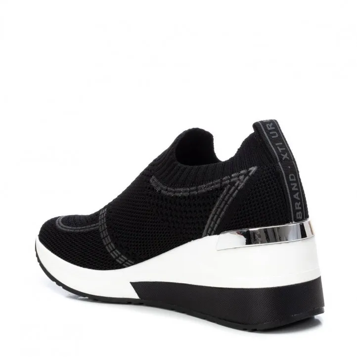 Zapatillas cuña Xti 036836 caladas en negro