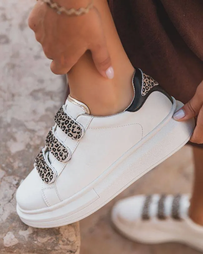 ZAPATILLAS DE MUJER BLANCAS CON CIERRE DE VELCRO  CL24 LEO