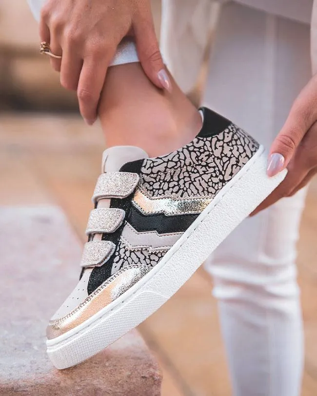 ZAPATILLAS DE MUJER EN BEIGE, DORADO Y NEGRO CON CIERRE DE VELCRO  CL57 GOLD