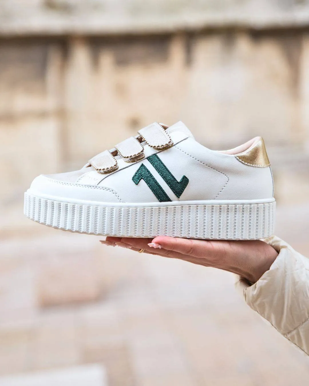 ZAPATILLAS PARA MUJER COLOR TOPO CON SUELA GRUESA Y CIERRE DE VELCRO  CL73 GREEN